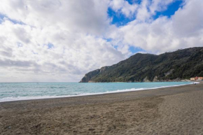 008 - Casa RIVA Vista Mare di fronte alla Spiaggia e Mare, Sestri Levante